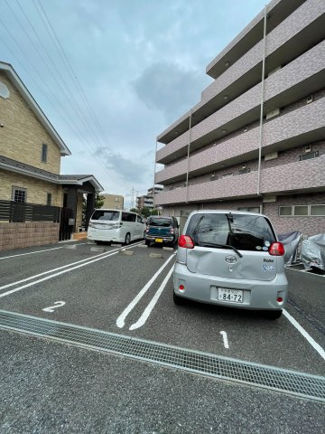 グランド・ロゼの駐車場