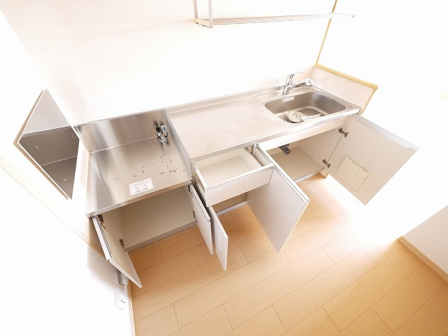 リバー　フォレストのキッチン|コンパクトなキッチンで掃除もラクラク
