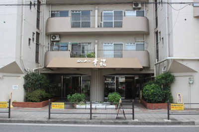 【エントランス】 | シャトー幸福 | エントランスです。
マンション名が縁起の良い素敵な名ですよね♪