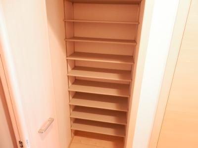 ルミエール西洞院の内装|玄関収納