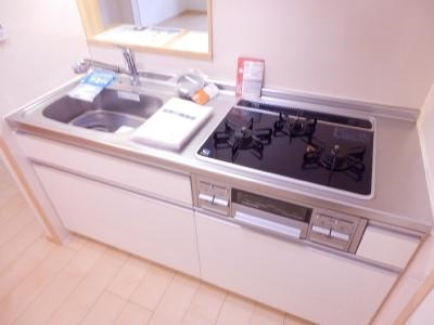 ルミエール西洞院のキッチン|３口ガスキッチン