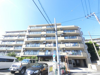 【外観】 | 総戸数２６戸、平成３年９月築、管理人は日勤勤務につき管理体制良好です♪