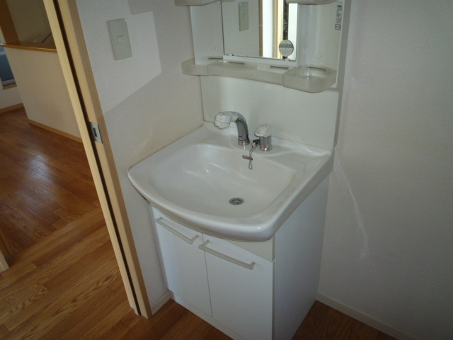 ウエスト・ベルジュＡの独立洗面台|シャンプードレッサー