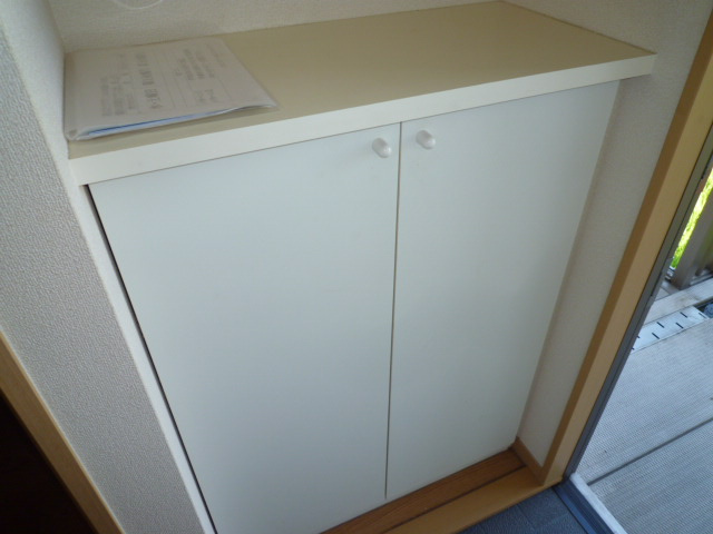 ウエスト・ベルジュＡの玄関|シューズボックス