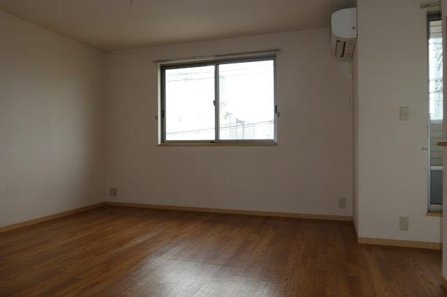 ウエスト・ベルジュＡの居間・リビング