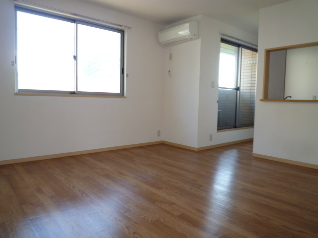 ウエスト・ベルジュＡの居間・リビング