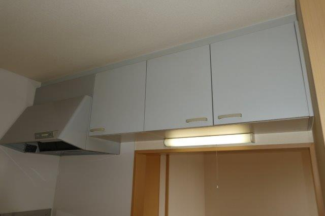 倉敷市新田のアパートのキッチン|キッチン上収納
