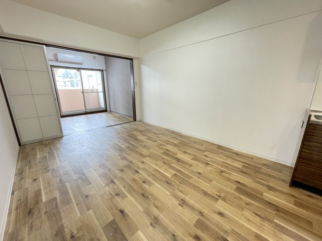 オルフェア上本町Ⅶ番館の居間・リビング