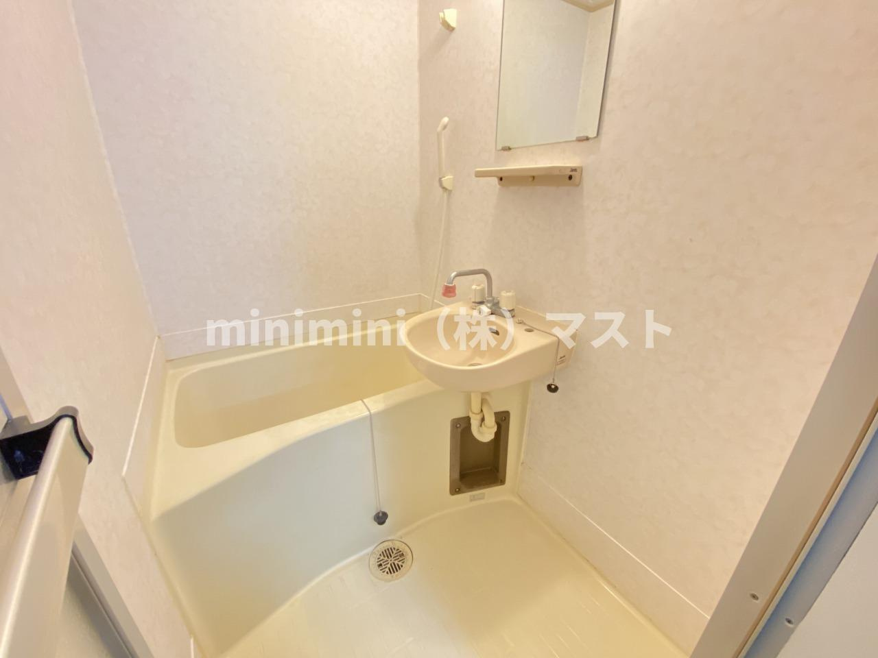 エクラ難波南の浴室
