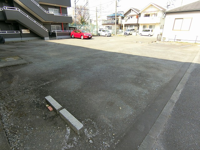 三幸マンションの駐車場