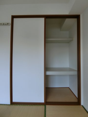 シャンツェB棟の収納