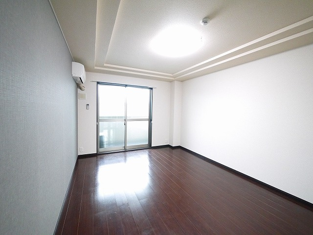 グランディール三条の寝室