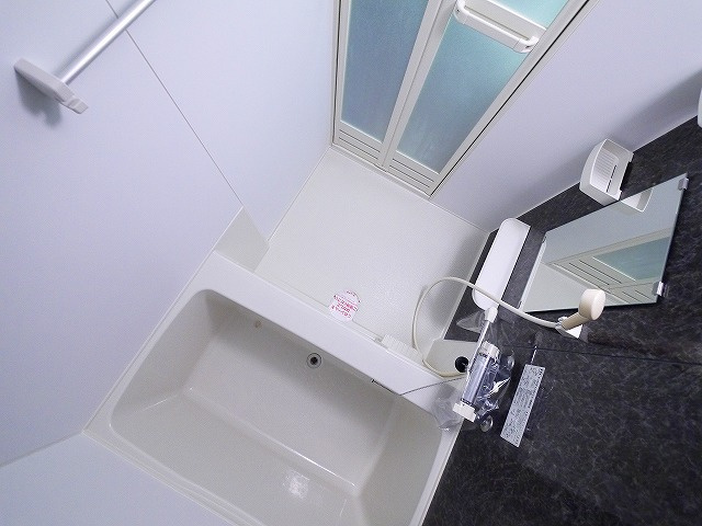 グランディール三条の浴室