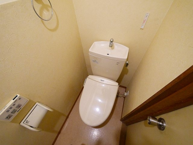 南紀寺町5丁目貸家のトイレ|清潔感のあるトイレです