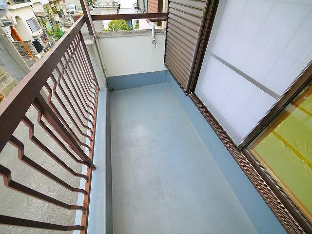 南紀寺町5丁目貸家のバルコニー|暖かな日差しのふりそそぐバルコニー