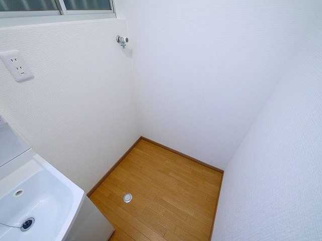 南紀寺町5丁目貸家の設備|嬉しい室内洗濯機置き場がございます。