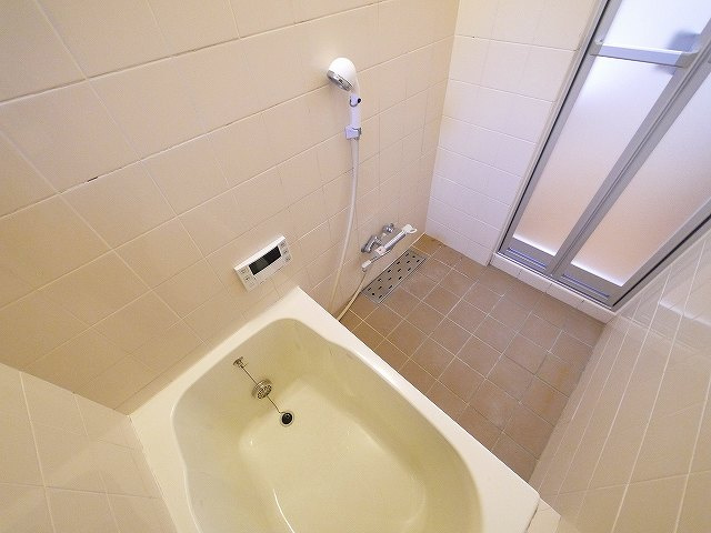 南紀寺町5丁目貸家の浴室|日々の暮らしに欠かせないお風呂です