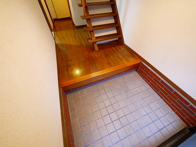 南紀寺町5丁目貸家の玄関|シンプルで使いやすい玄関です