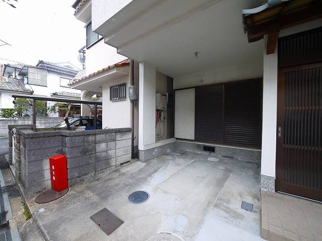 南紀寺町5丁目貸家の駐車場|駐車場があります