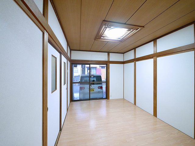 南紀寺町5丁目貸家の居間・リビング|使いやすいリビングです