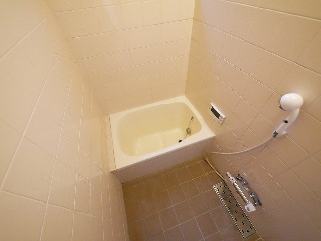 南紀寺町5丁目貸家の浴室|日々の暮らしに欠かせないお風呂です