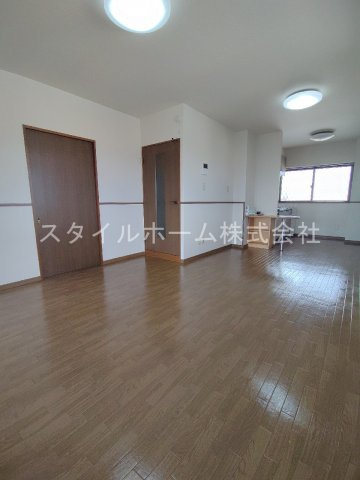【居間・リビング】 | サンテラス福井 | 別部屋写真です。
