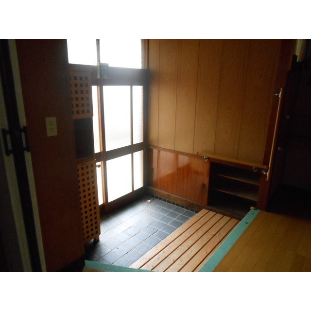 瑞穂市堀野貸家の玄関