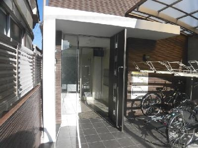 Residence西小路小米町のエントランス