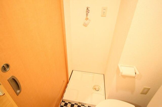 【設備】 | エスデュア | 洗濯機置場はトイレ奥です
