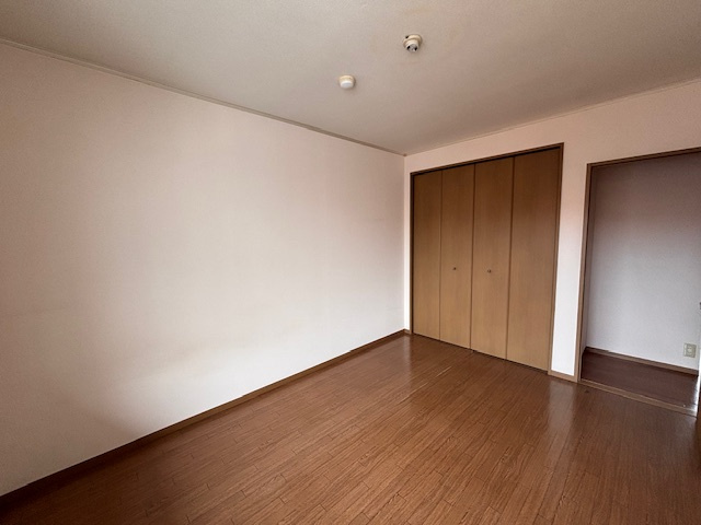 パークヒルズ春日丘の洋室