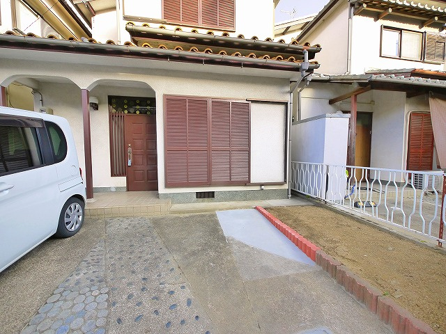 田原本町三笠一戸建の駐車場|駐車場があるので、車を買う予定の方も安心です