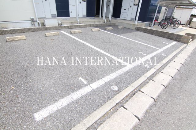 レオパレス曽谷２丁目の駐車場