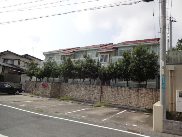 アーベント佐鳴台の駐車場