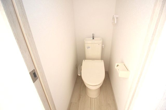 フィットハイム青柳のトイレ|落ち着いた色調のトイレです