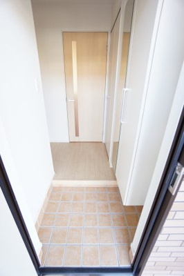 【玄関】 | ルナ・ピエーナ幸和Ⅱ | ※同物件・反転タイプの写真です。