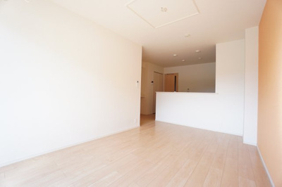 【居間・リビング】 | ルナ・ピエーナ幸和Ⅱ | ※同物件・反転タイプの写真です。