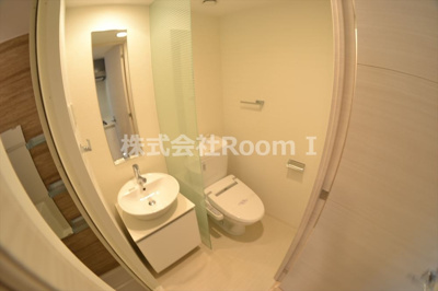 【洗面所】 | S-RESIDENCE北浜 | スペースが確保できる洗面所です
反転