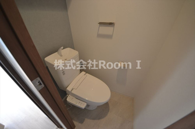 【トイレ】 | エスリード松屋町グレイス | コンパクトで使いやすいトイレです