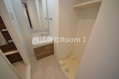 【洗面所】 | エスリード松屋町グレイス | 明るい洗面所です