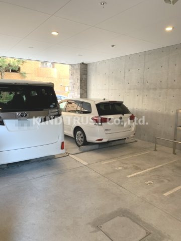 松ヶ枝町プライマリーワンの駐車場|駐車場があるので、車を買う予定の方も安心です