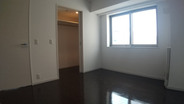 プライムメゾン大通公園の洋室