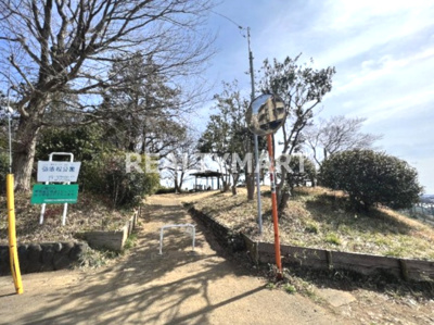 【周辺】 | フェアロージュ新百合ヶ丘ヒルステージ | 東側前面は公園の為、開放感があります。