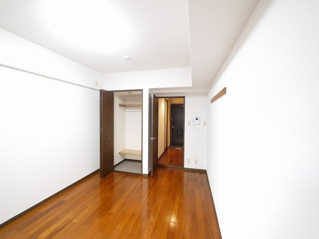 シティパレス富雄北の内装|明るい色調の室内です