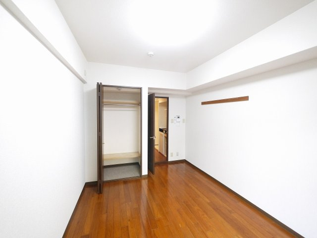 シティパレス富雄北の洋室|明るい洋室です