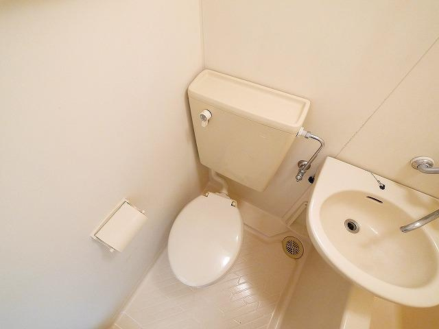 シティパレス富雄北のトイレ|ゆったりとした空間のトイレです