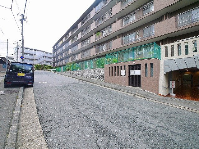 東生駒アーバンライフAの駐車場