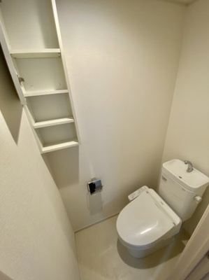 【トイレ】 | メゾンアイカワ | ウォシュレット機能付きのトイレです