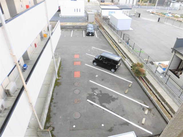 メゾンドピエールの駐車場