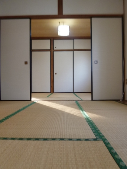 黒岩ビルの和室