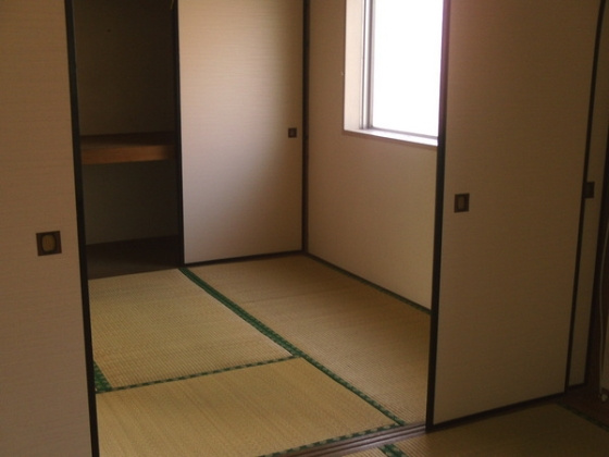 黒岩ビルの寝室